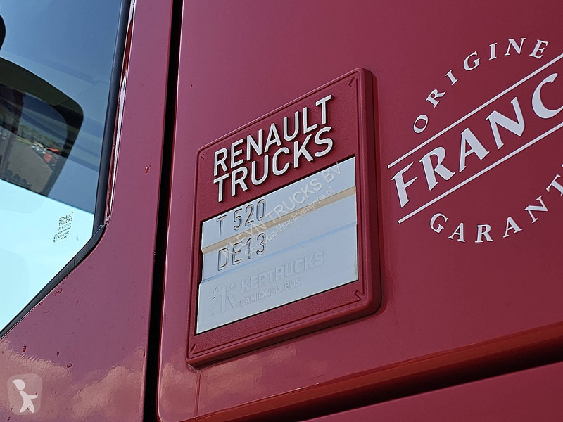 جرار Renault T 520