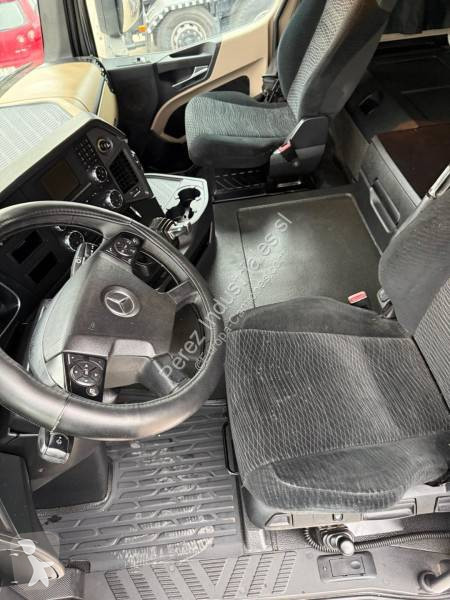 Tahač Mercedes