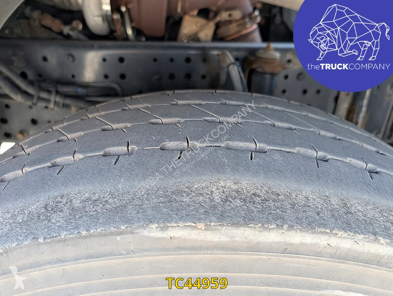 جرار Iveco 440 S45