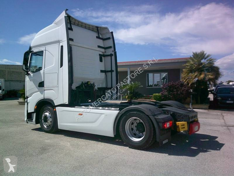 Nyergesvontató Iveco 440 S 48