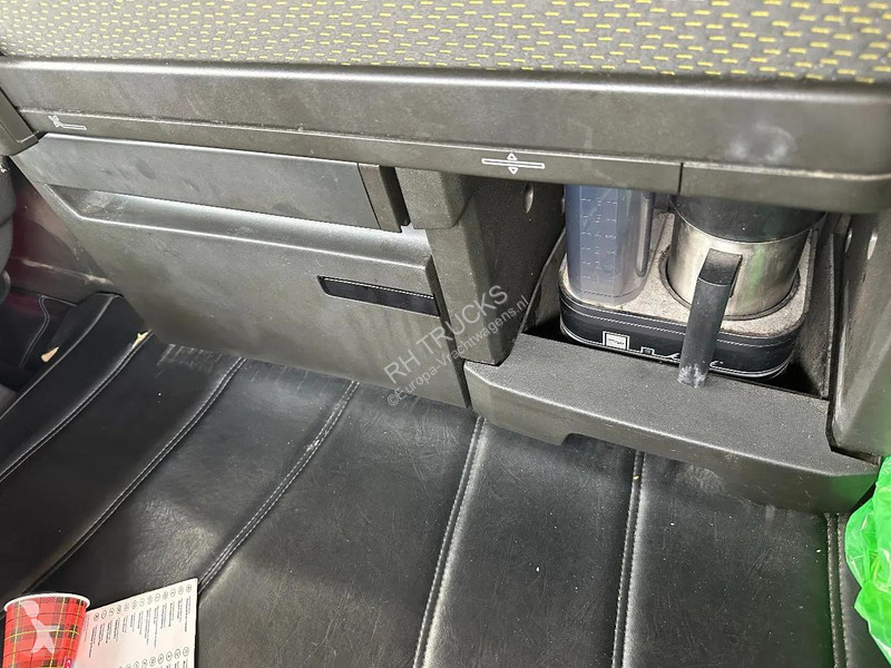 جرار Volvo 16750 8X4 - 180 TON - POWER STEERING...