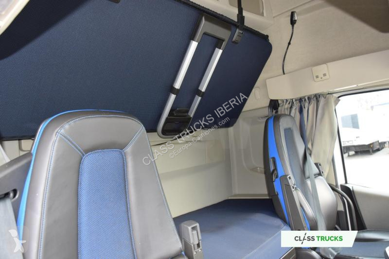 جرار Volvo 500 Globetrotter XL I-ParkCool...