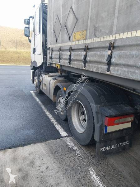 Влекач Renault