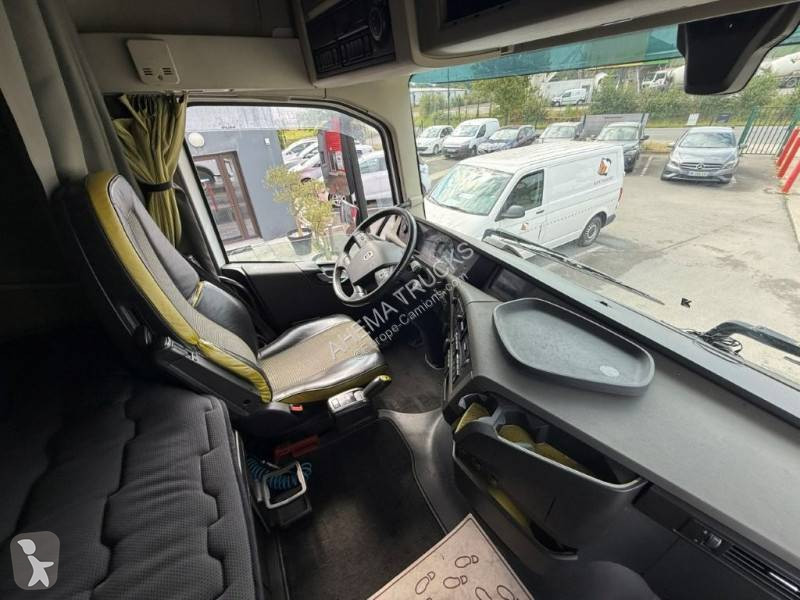 جرار Volvo