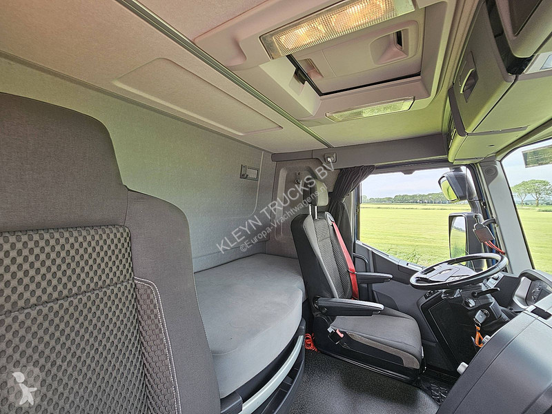 جرار Renault C 440