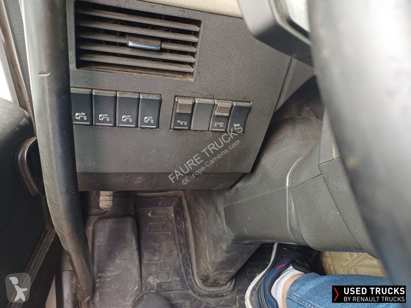 جرار Volvo