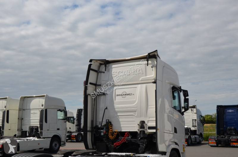 Влекач Scania