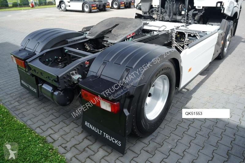 Влекач Renault T 520