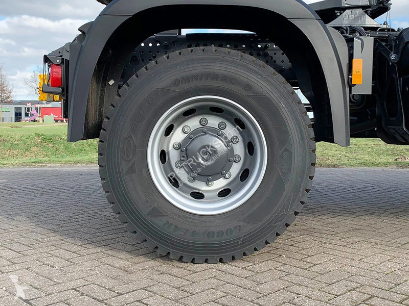 Ciągnik siodłowy Mercedes 2045-S Tractor Head