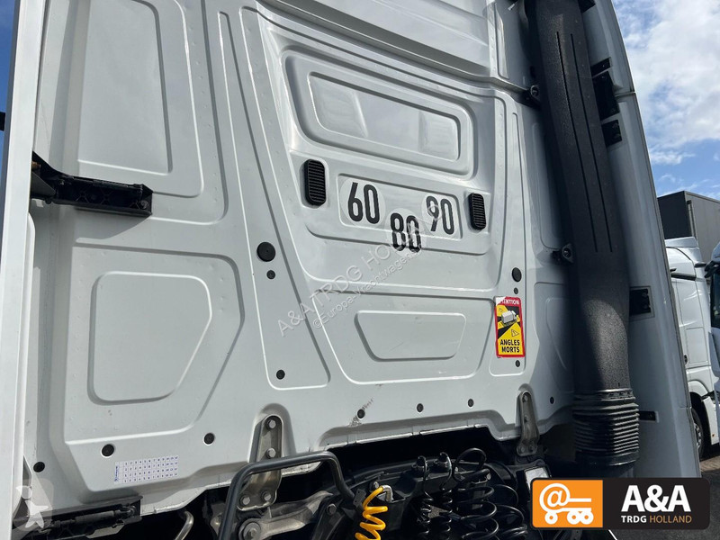 جرار Mercedes ACTROS 1845