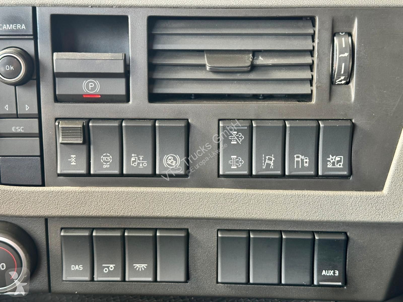 جرار Volvo 500 4x2 LL Hubsattel