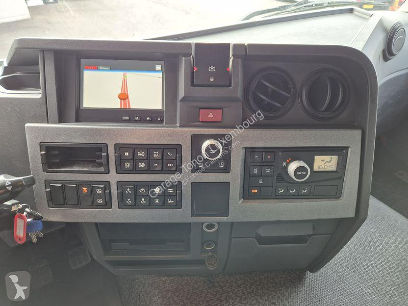 جرار Renault 460
