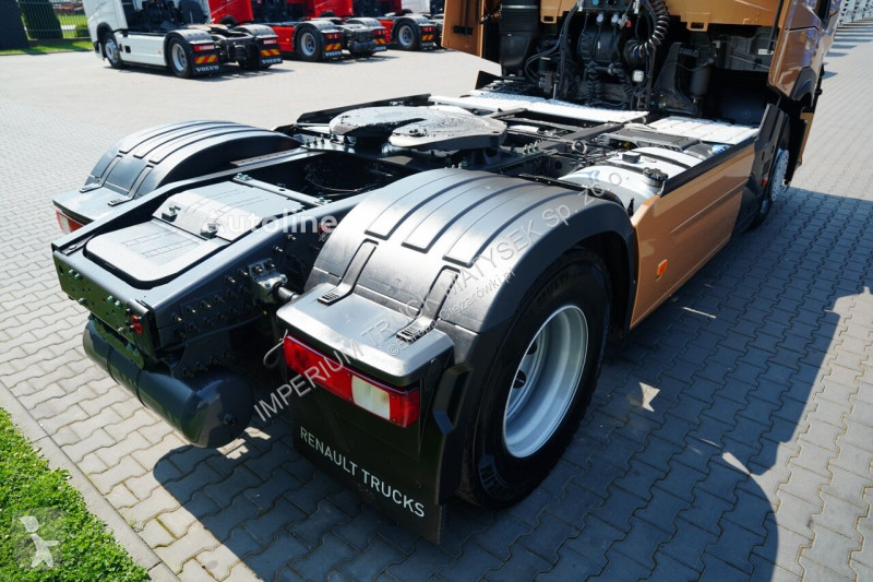 جرار Renault T 520