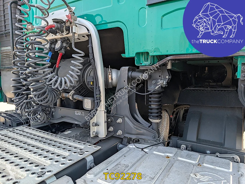جرار Volvo 500