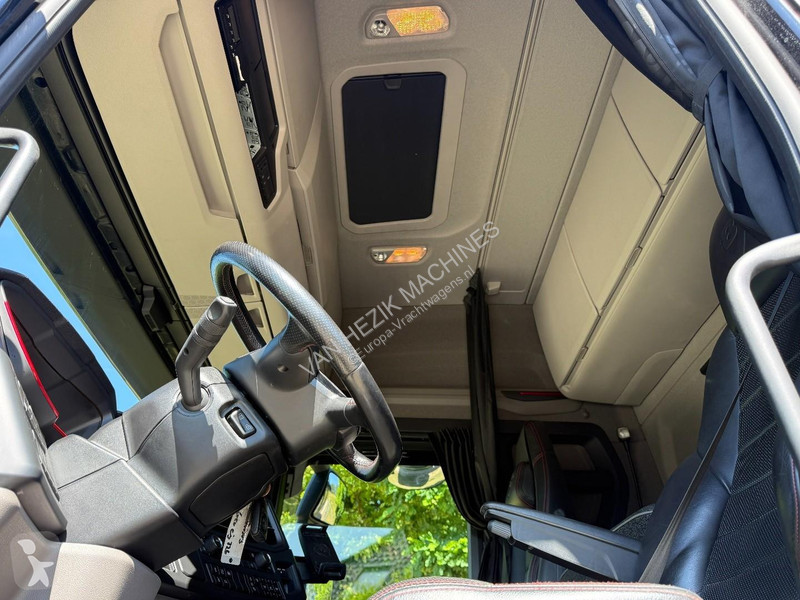 جرار Scania S660...