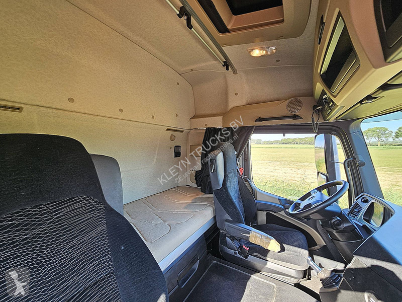 جرار Mercedes ACTROS 1832
