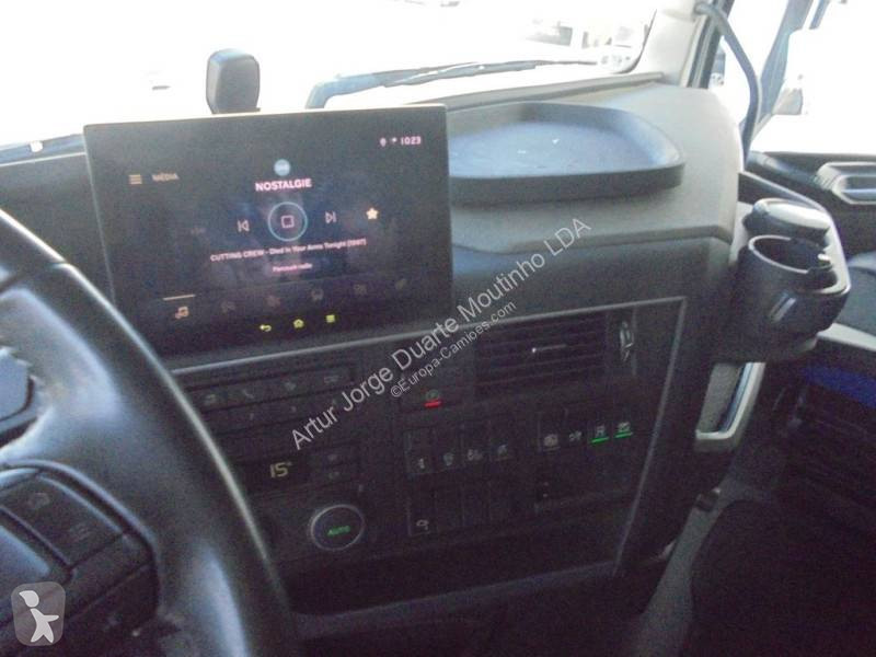 جرار Volvo