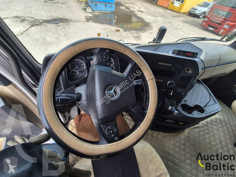 جرار Mercedes 1845 LS