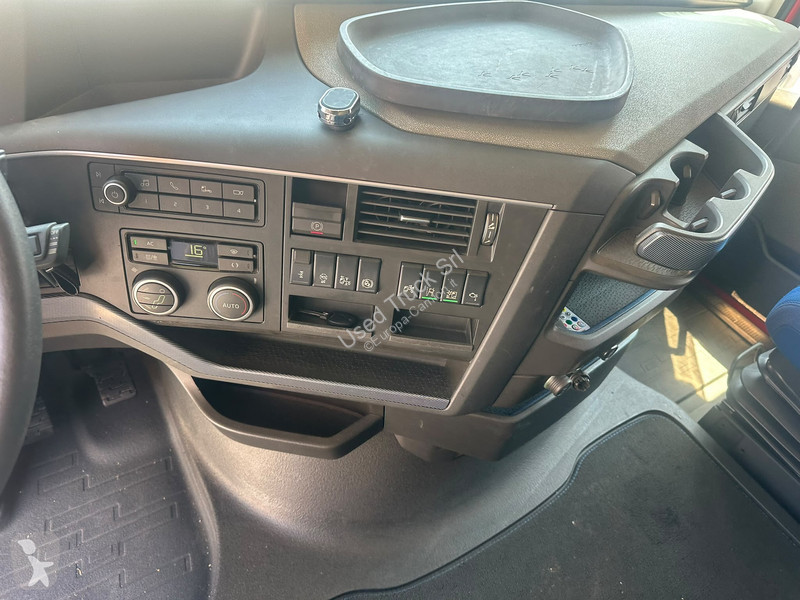 Tahač Volvo 500