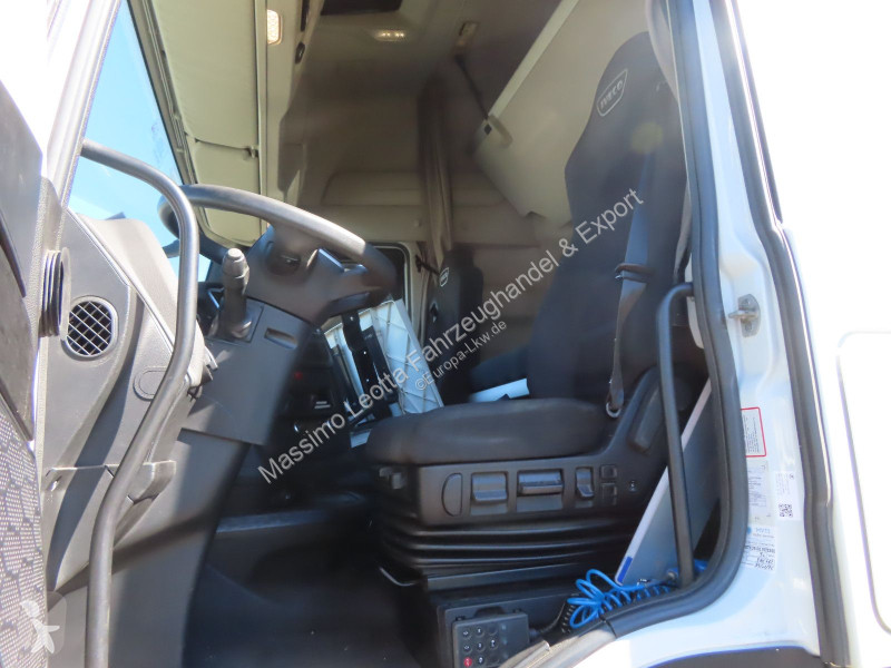 Nyergesvontató Iveco 490