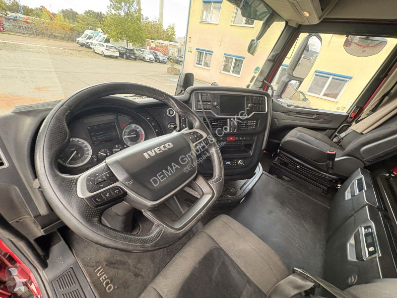 Nyergesvontató Iveco S...