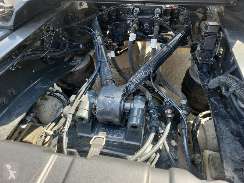Nyergesvontató Iveco NP NP 460