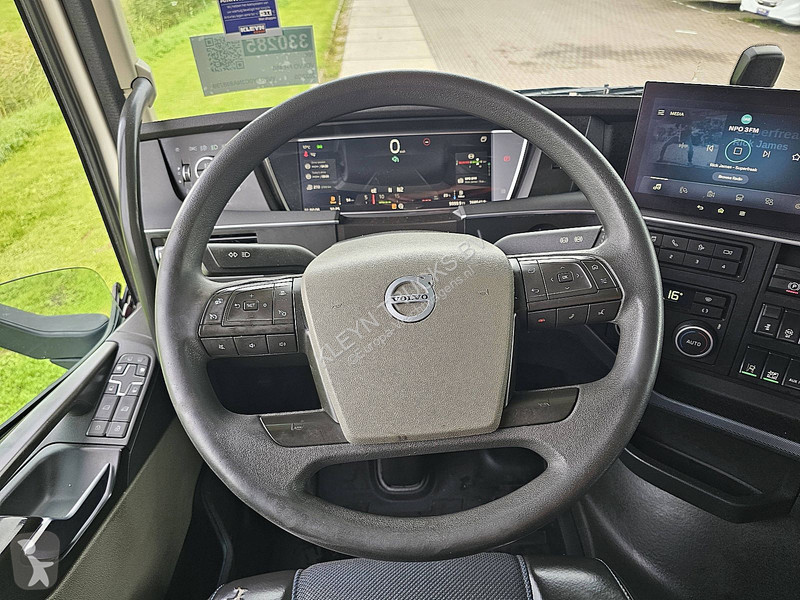 Cap tractor Volvo 460 6X2 GLOBE