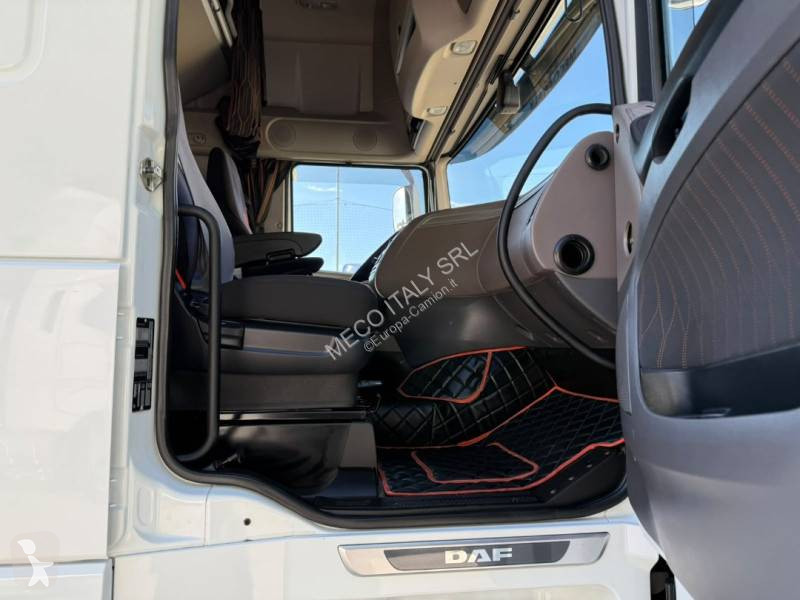 Тягач DAF 530