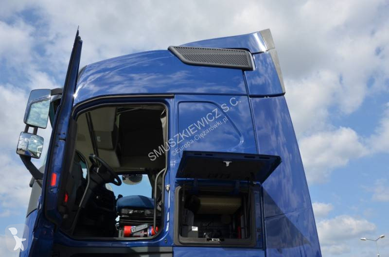 Ciągnik siodłowy Volvo 460 Globetrotter