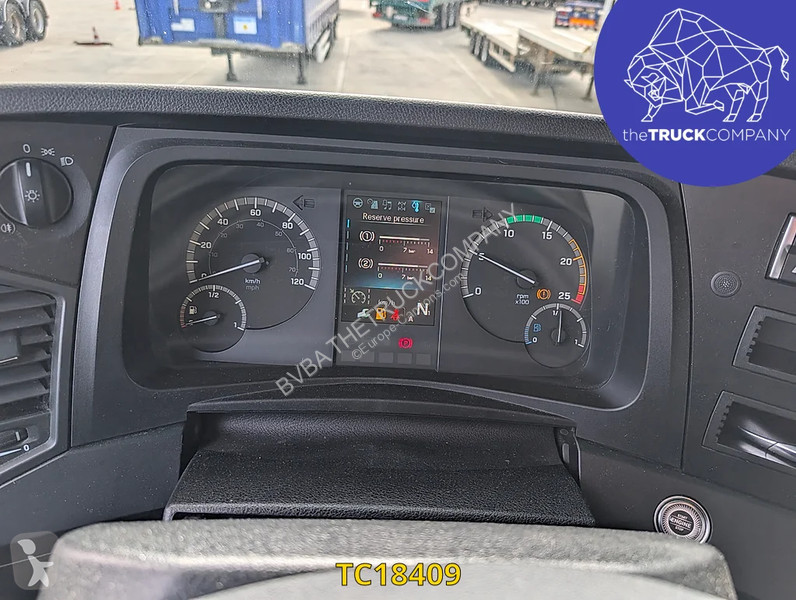 Тягач Mercedes 1851