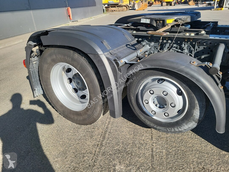 جرار Mercedes 2443