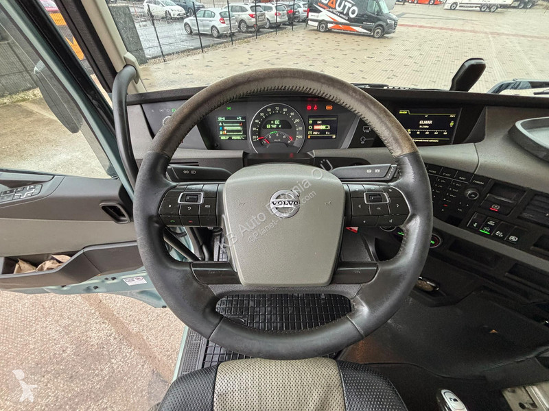 Volvo 4x2 GLOBE XL tractor unit