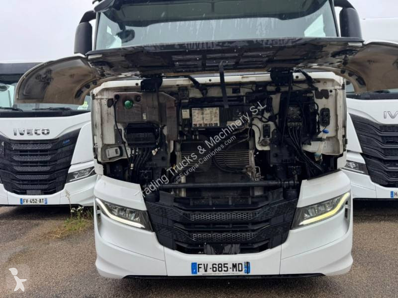 Iveco 460 tractor unit