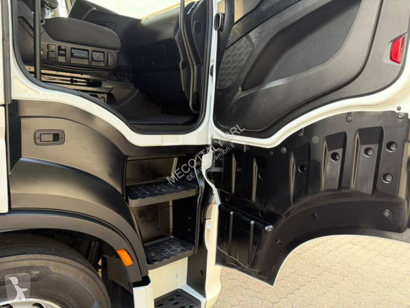 Iveco 490 tractor unit