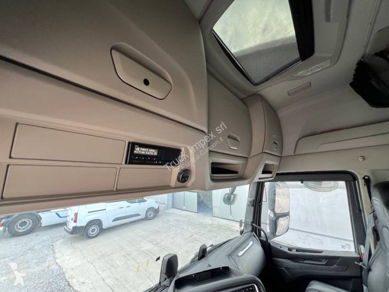 Iveco 570 tractor unit