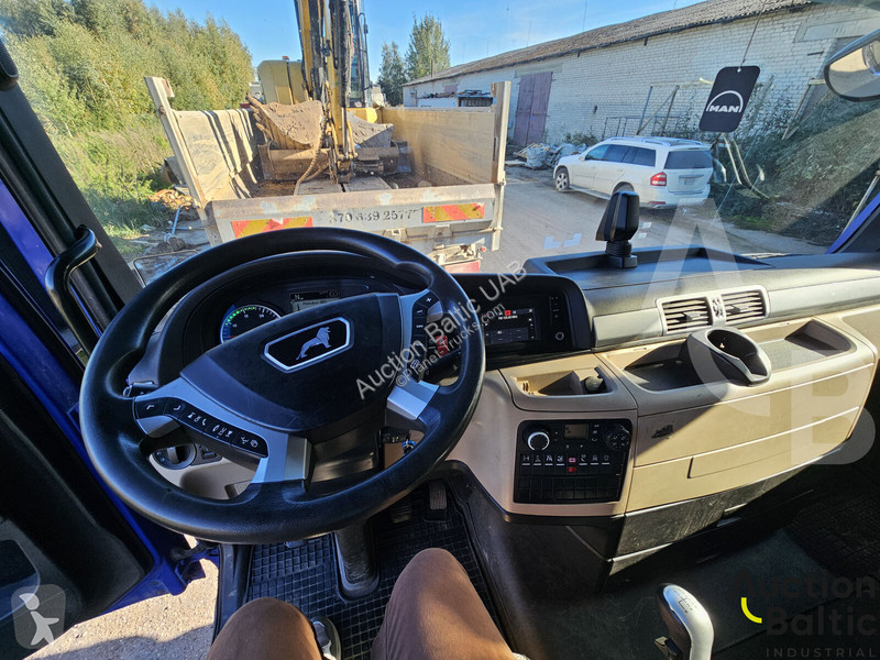 Traktor MAN 18.460