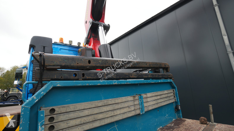 Tahač Volvo 8x2 flatbed truck with Palfinger PK...