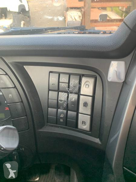 Iveco NP400 tractor unit
