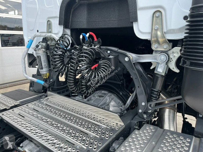 Tahač Mercedes 3348 S 6x4 Tractor Head