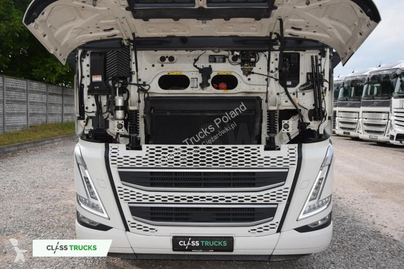 Tahač Volvo FH  Globetrotter XL i-Save Side Skirts