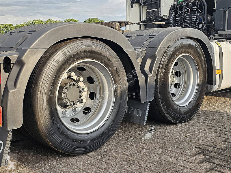 Cap tractor Volvo 500 XL 6X2 WB 300
