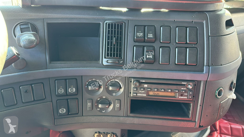 Traktor Volvo 440 (GOOD CONDITION / BONNE ETAT)