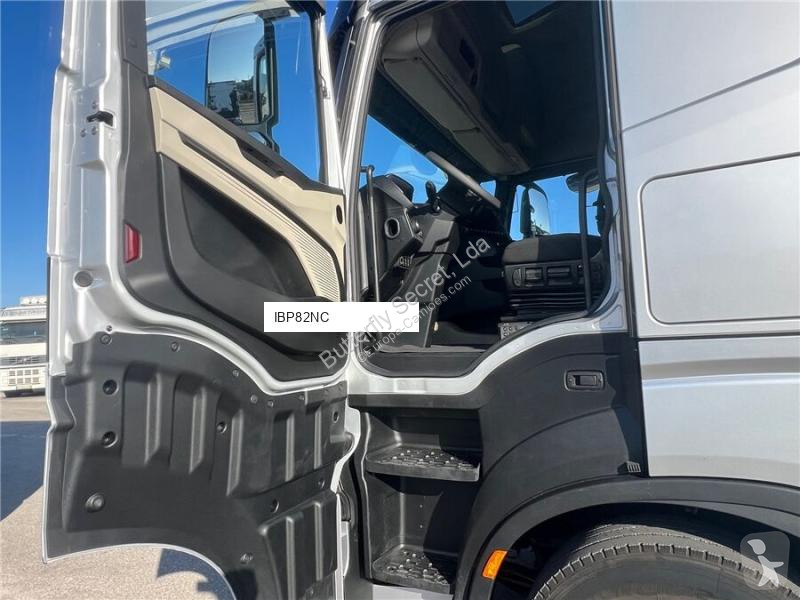 جرار Iveco S-WAY 500