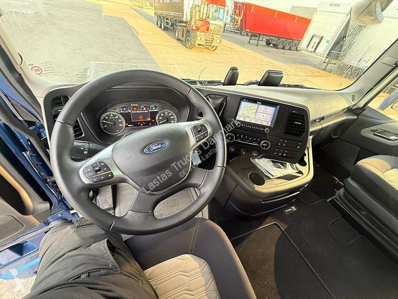 Traktor Ford F-Max 4x2 PS500