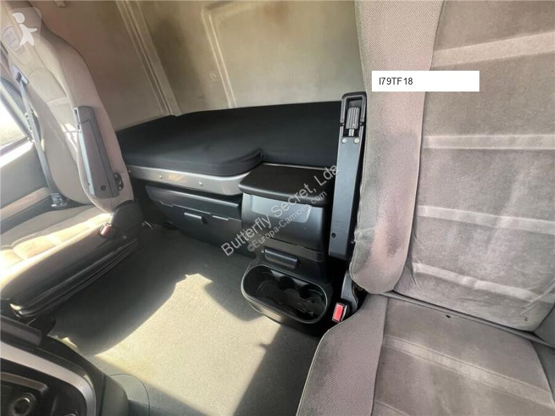 Iveco AS440S46T/P tractor unit