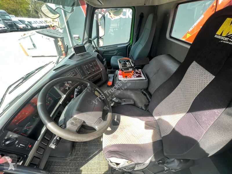 جرار Volvo 330 4x2 mit Atlas AK96.3E Ladekran