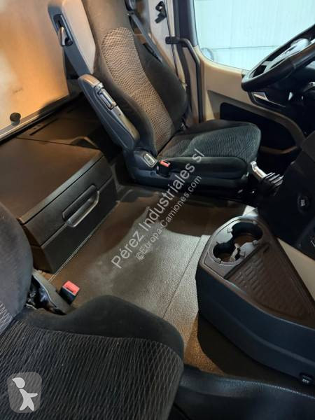Tahač Mercedes