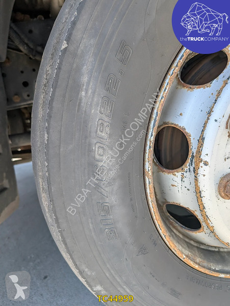 جرار Iveco 440 S45