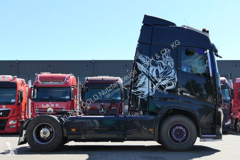 جرار Volvo