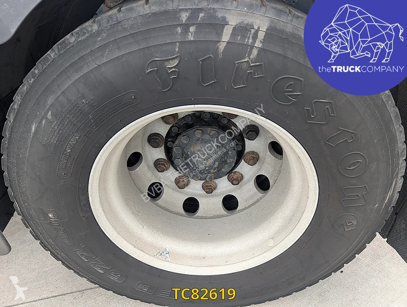 جرار Iveco 440 S42